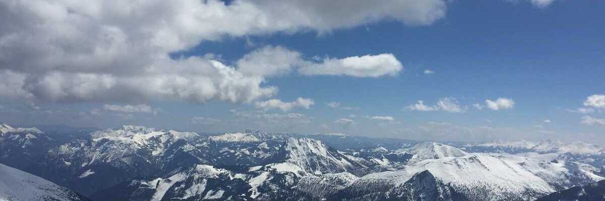Flugwegposition um 11:32:42: Aufgenommen in der Nähe von St. Gallen, Österreich in 2433 Meter